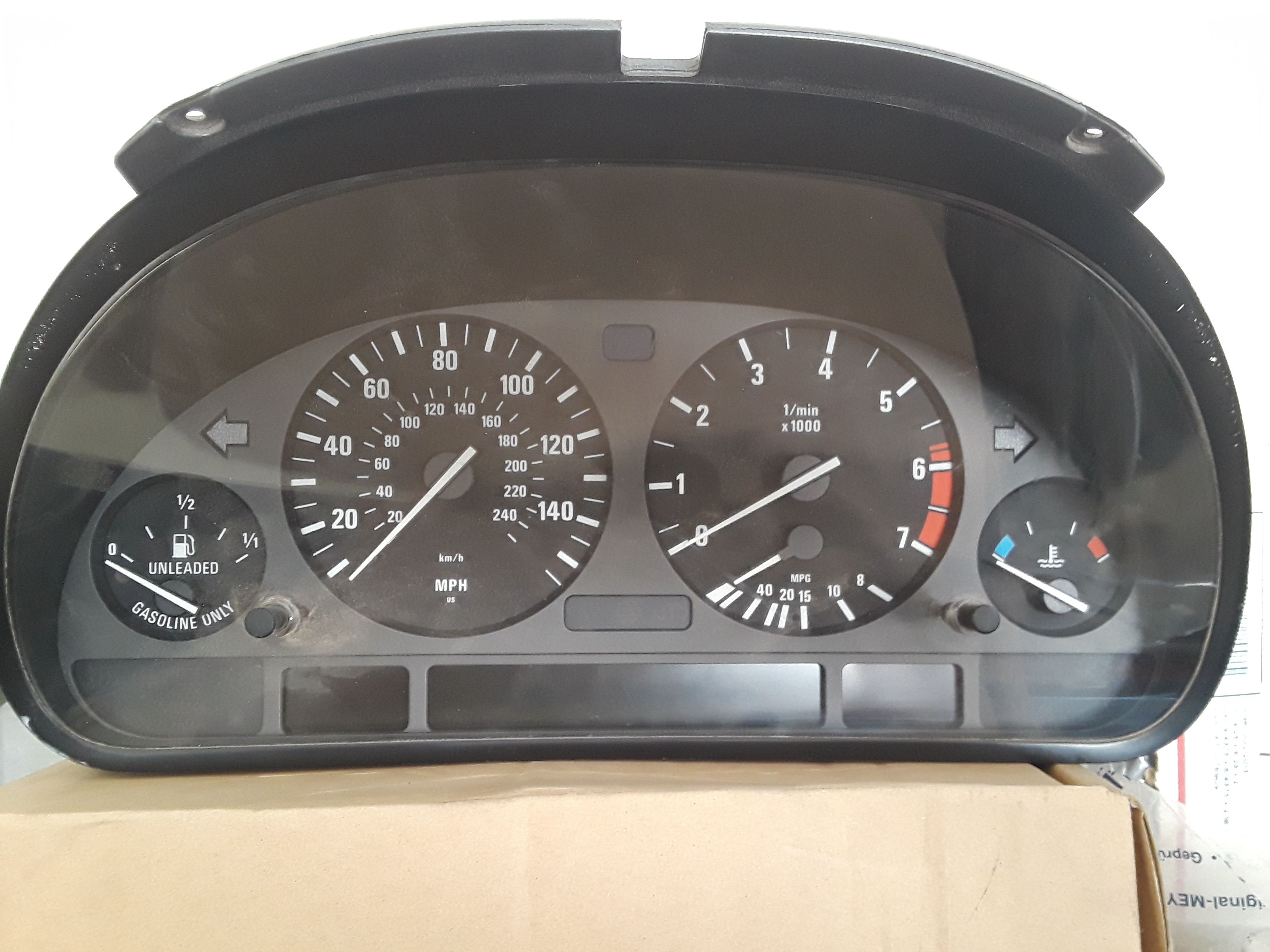 BMW OEM VDO GUAGE CLUSTER INSTRUMENT CLUSTER FROM E39 5 SERIES BMW