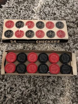 24 Vintage Interlocking Plastic Checkers
