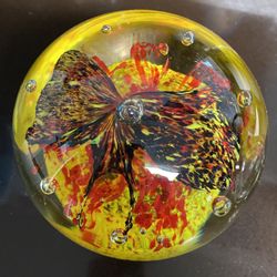 VINTAGE HAND BLOWN GLASS BUTTERFLY ROUND  SCULPTURE 