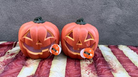 Halloween LED Lighted Jack-O-Lantern Decorations two piece set
