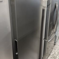 Frigidaire single door upright freezer garage ready