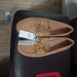 Lady's Old Navy Shoes