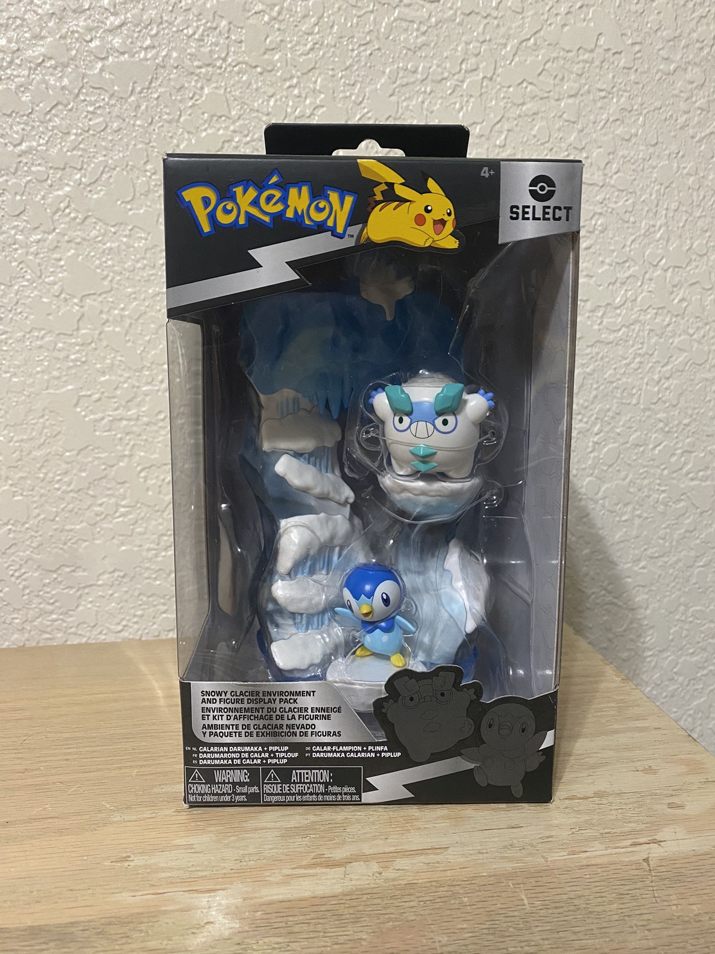 Pokémon Piplup and Darumaka Snowy Glacier Figure Display Pack