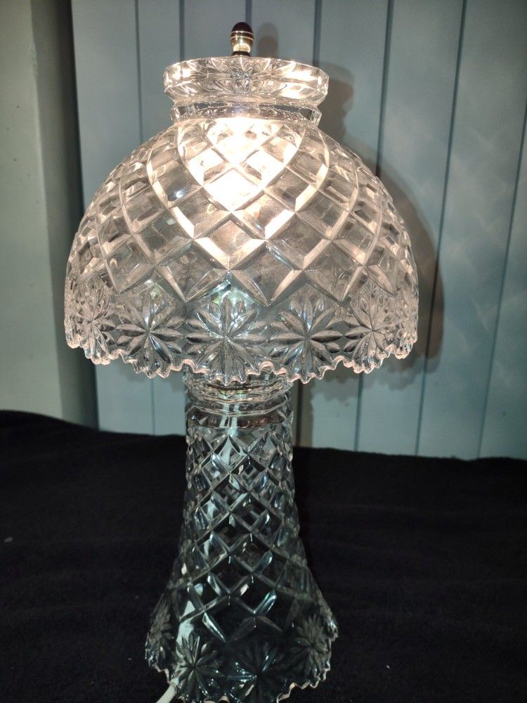 Antique Vintage Pineapple Themed 15-in Tall Crystal Parlor Lamp