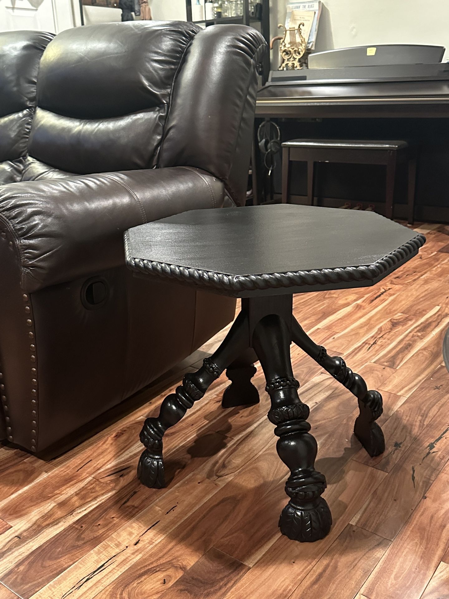 End/coffee/plant Table