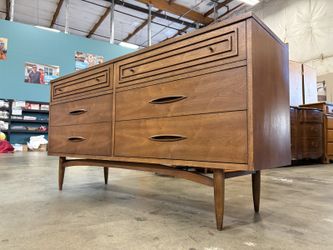 BROYHILL PREMIER Vintage Mid-Century Modern Sculptra 6 Drawer Dresser with Cat’s Eye Finger Pulls