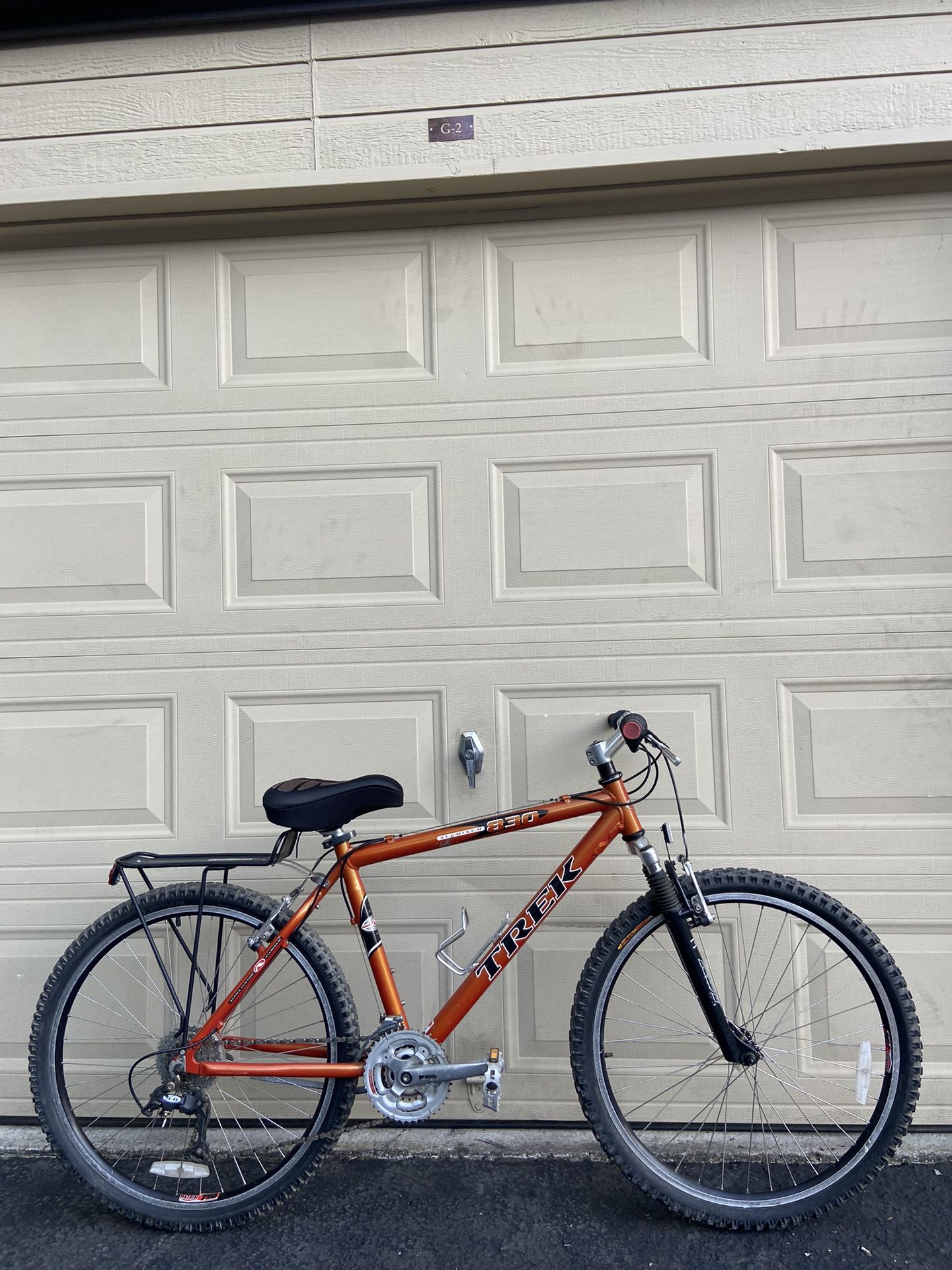 Trek 830 Mountain Bike β 26β Wheels β Shimano 21-Speed β Front Suspension Bicycle