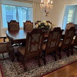 A Table With 10 Chairs $4000 Like New 