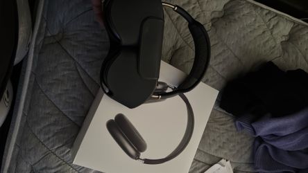 AIRPODS MAX
