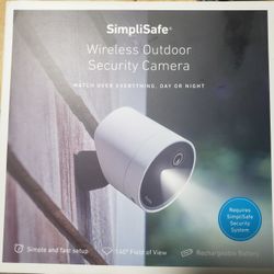 SIMPLiSAFE SPOT LIGHT CAM. WIRELESS**BRAND NEW**