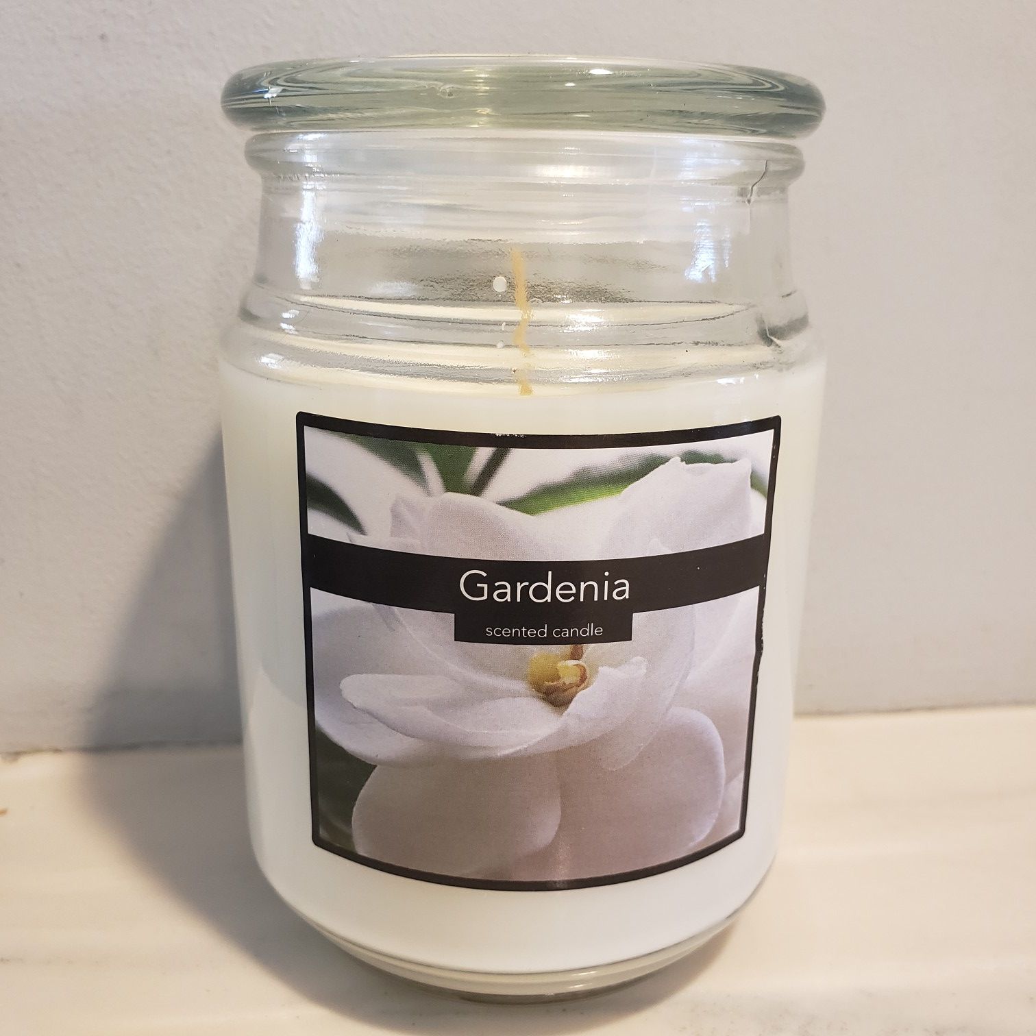 Old Williamsburg Gardenia Candle 18oz, (New)