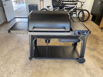 Traeger smoker pro