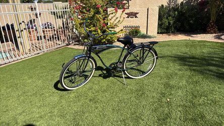Vintage Schwinn Bycicle Green With Crome in Excellent Condition.