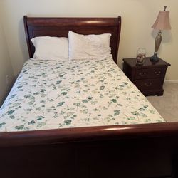 Full Size Solid Wood Sleigh Bed + Mattress – Great Condition