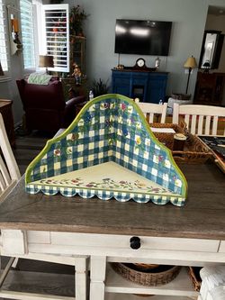 CUTEST WOOD CORNER SHELF