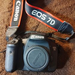 Canon Camara With Lens Available 