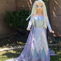 Elsa Frozen II Piñata 