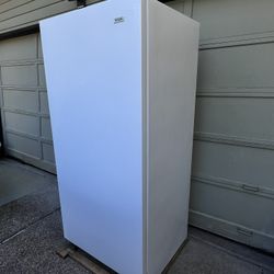 Frigidaire Freezer 28x32x72 Tall White 
