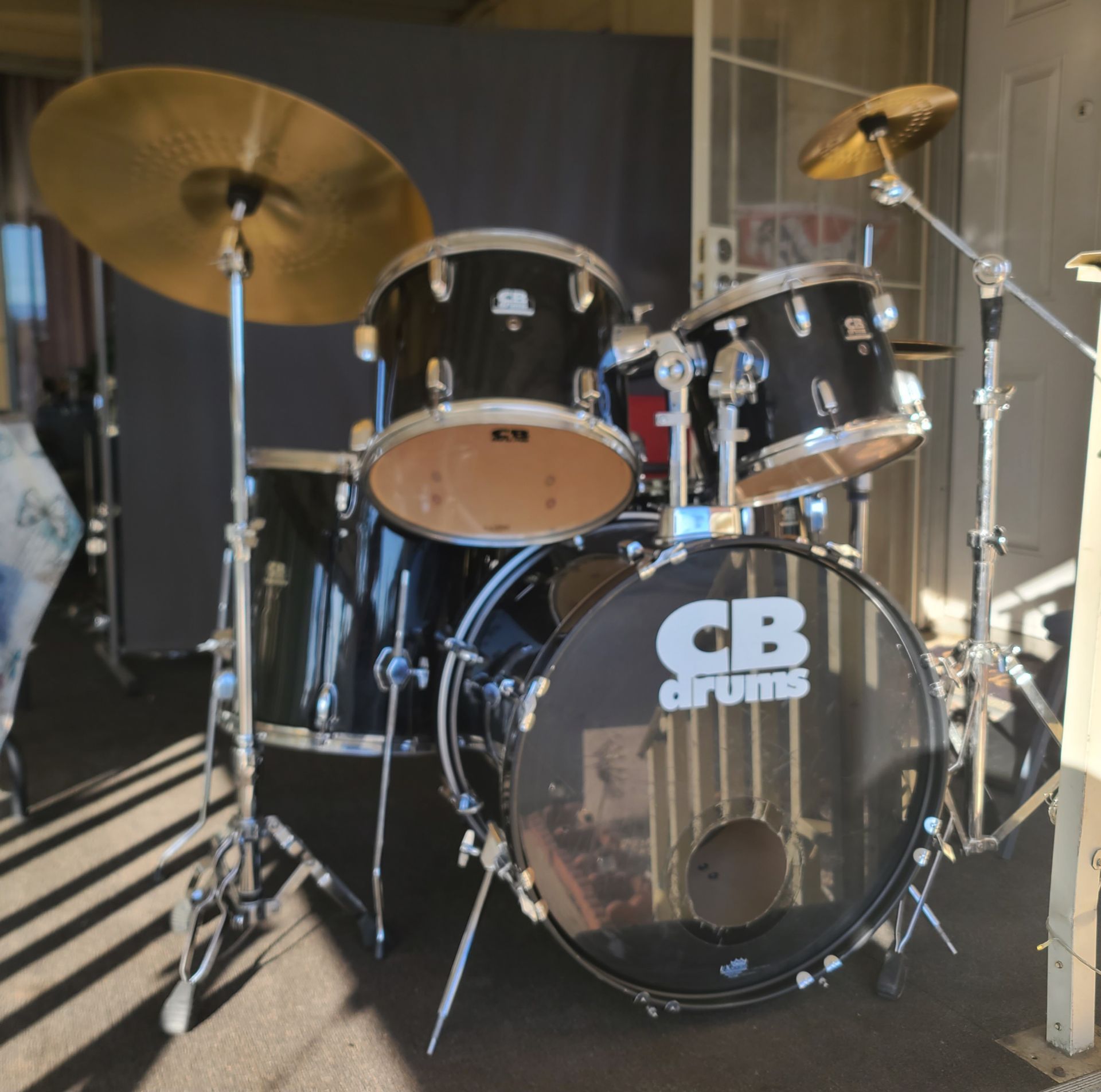 Bateria Drums 5 Pc CBDRUMS Drum Set Complete w BassPedal, Cymbals&Hi-Hats, Hardware or Stands, 2 Pr of Sticks & a Drum Tuning Key for $365