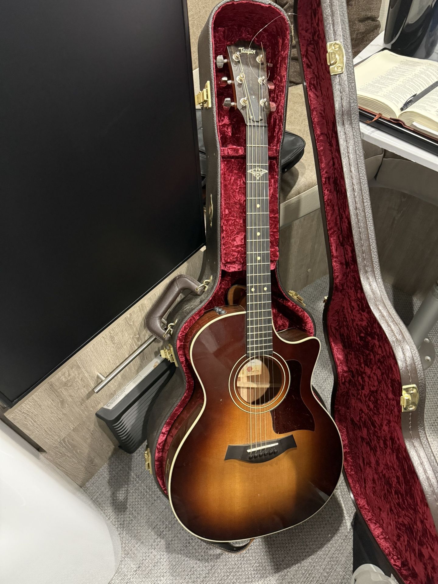 Limited Edition Last Of Us II Guitar 1-1 Scale Replica Guitar