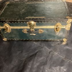 REDUCED!!! Vintage Trunk