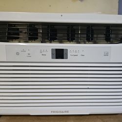 Window AC Unit 8K BTU Energy Star - NOISY