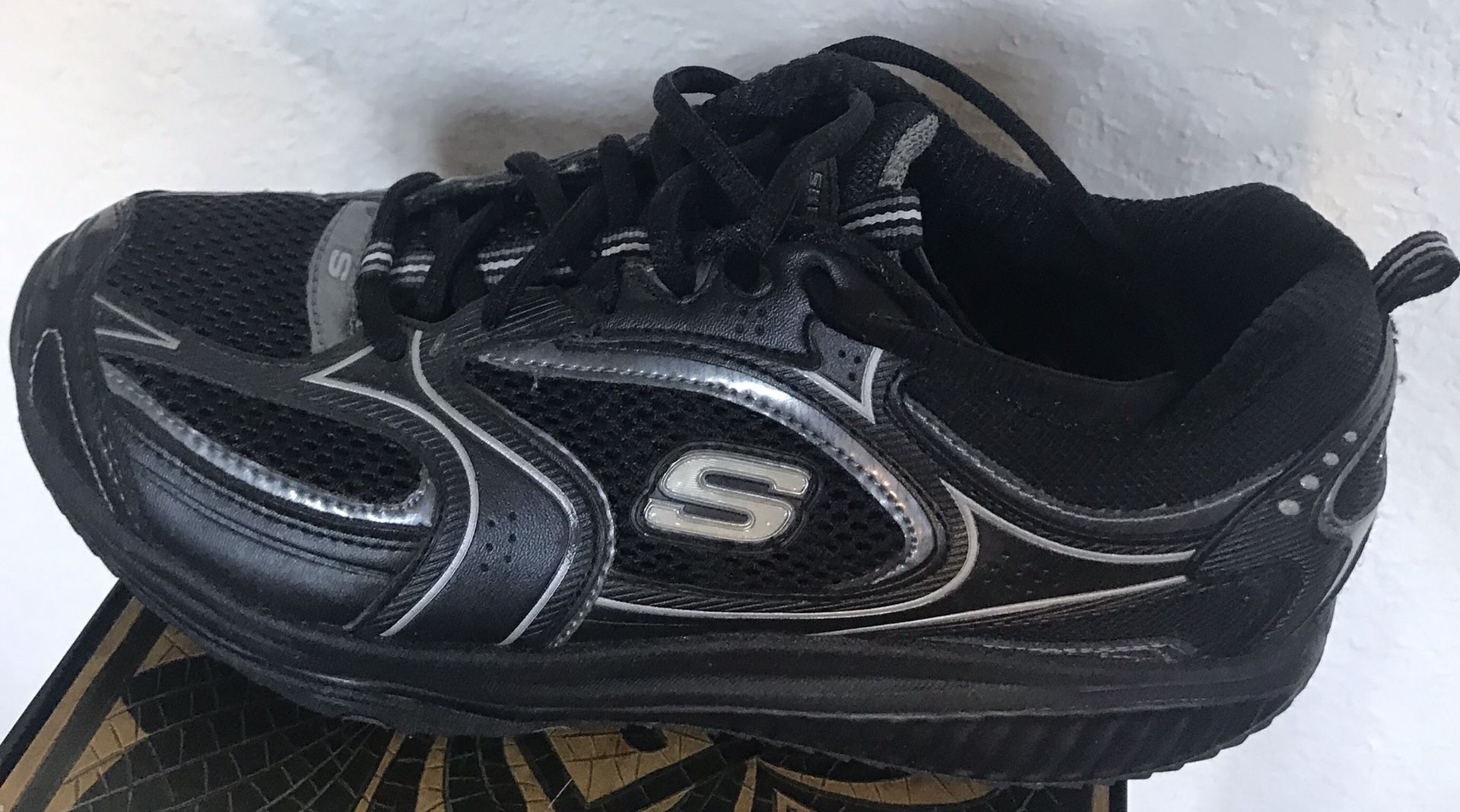 Sketchers rocker shoes 8.5