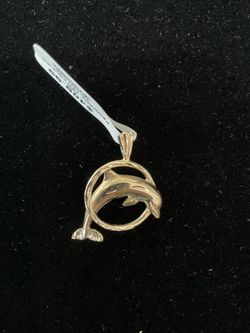 Dolphin Circle Pendant  10k 2.3 Gms