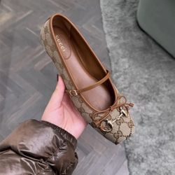 Tan and brown Gucci loafers #GucciLoafers had all the size Inbox me to get good price!!