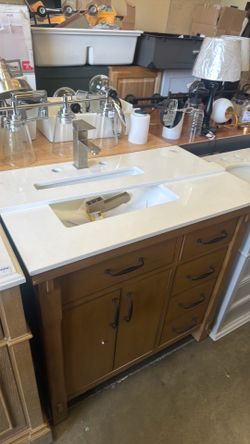 36 in vanity bathroom ( top whit crack line )