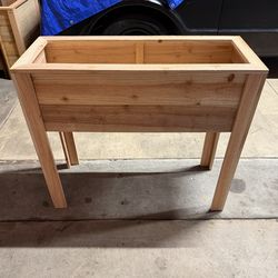 Cedar plant box