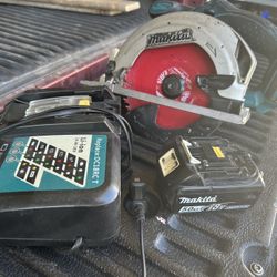 Makita Serrucho Batería 5.0 Cargador $140