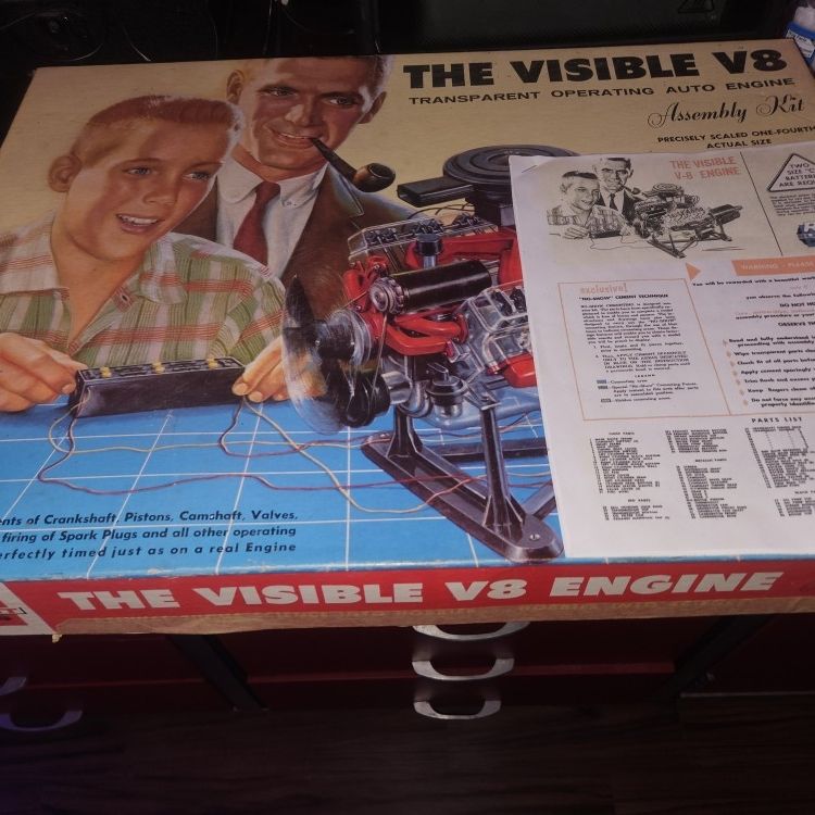 1960 Renwal Model The Visible V8 never Opened 