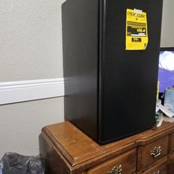 Galanz Mini Fridge 