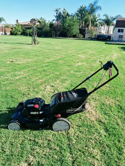 Lawnmower Craftsman Self-Propelled Briggs and Stratton