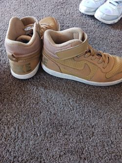 Size 2.5 Nikes