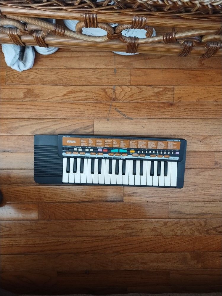 Mini Yamaha Keyboard