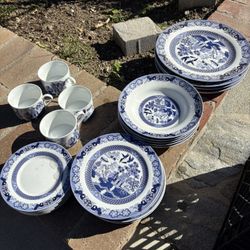 Blue Willow China Dinnerware