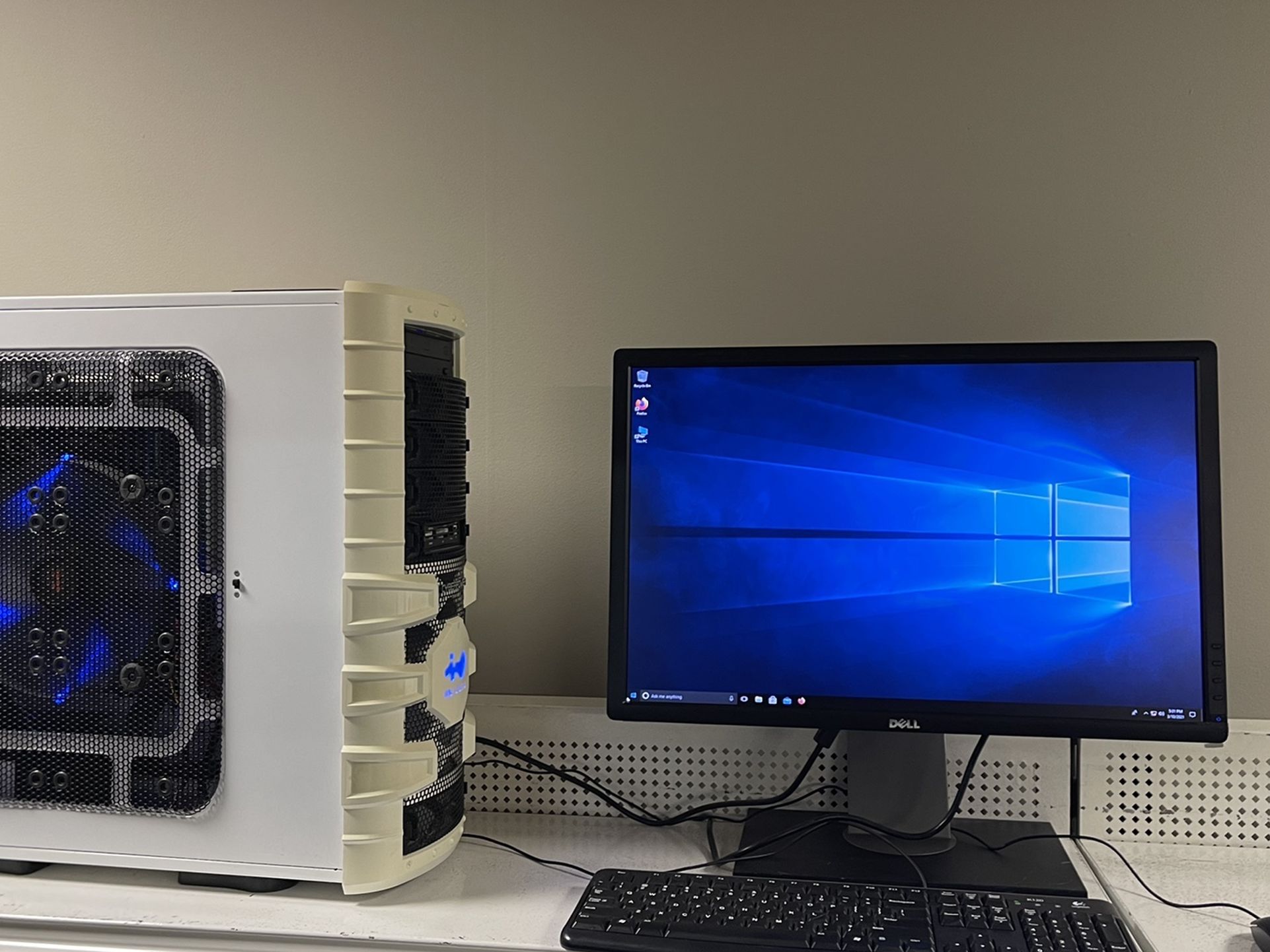 Gaming Computer Comes with monitor keyboard and mouse