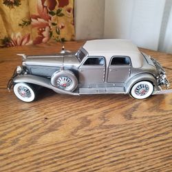 New 1933 Silver Duesenberg SJ Twenty Classic Car Made By Franklin Mint Die Cast Collection 