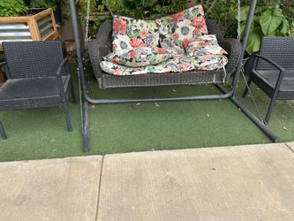 The swing seat can be replaced; it's already a bit worn.
