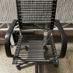 Euro Style Bungee Adjustable Desk Chair 23”W cuerda elástica, silla de escritorio