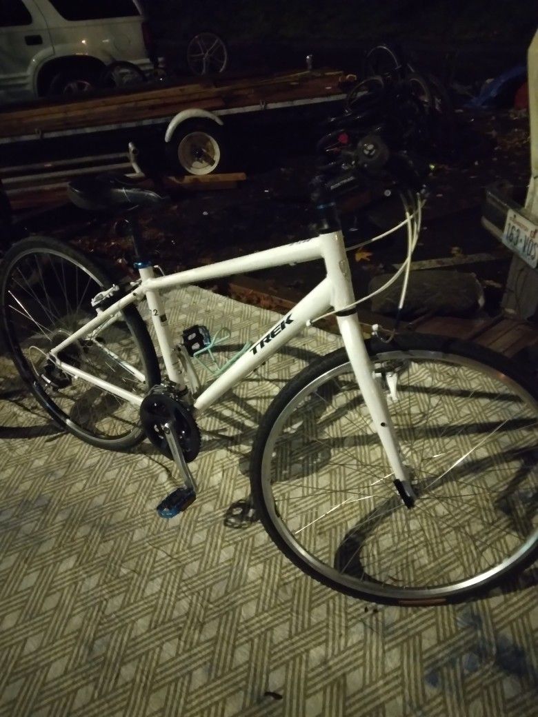 White Trek Road Bike