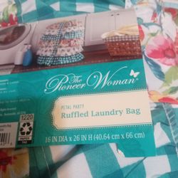 Beautiful Pioneer Woman Ruffled Laundry Bag..New Item
