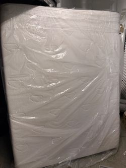 White Mattress - Puffy Lux Queen