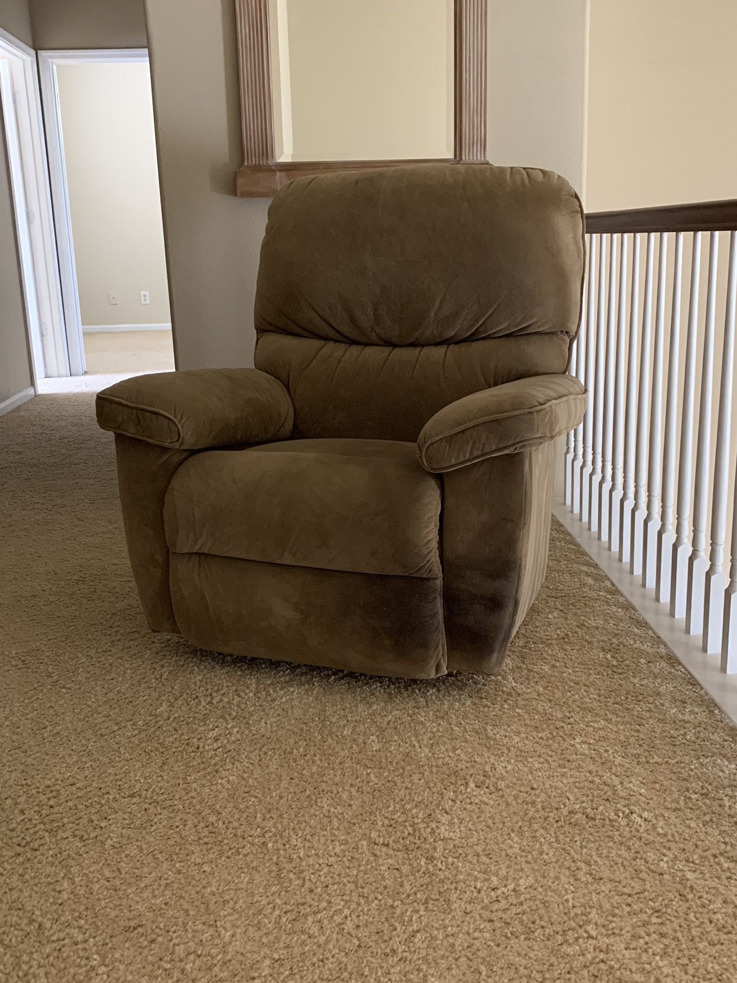 Lazy boy Recliner for Sale in Modesto, CA OfferUp