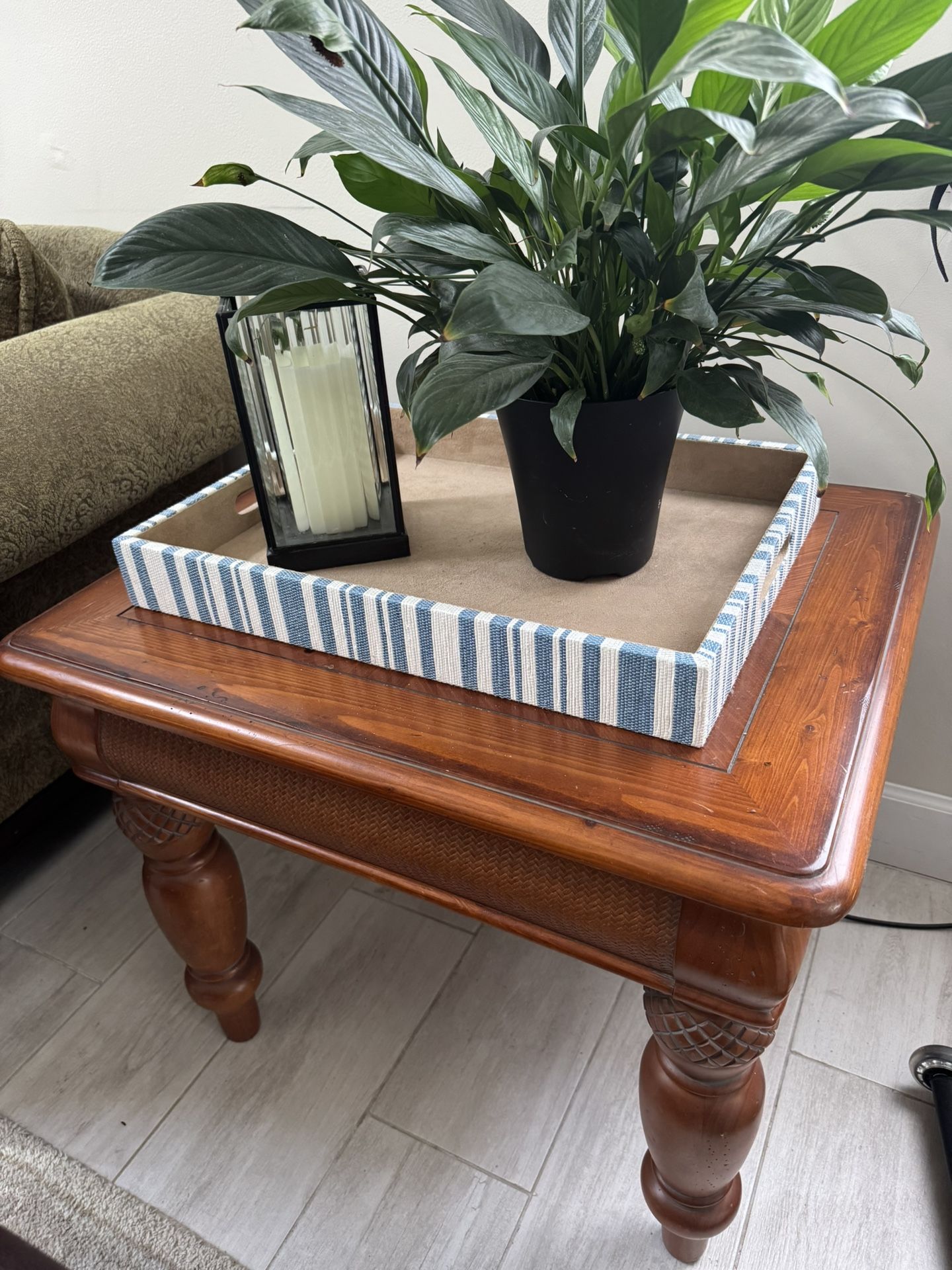 Beautiful End Tables (Set of 2- identical)