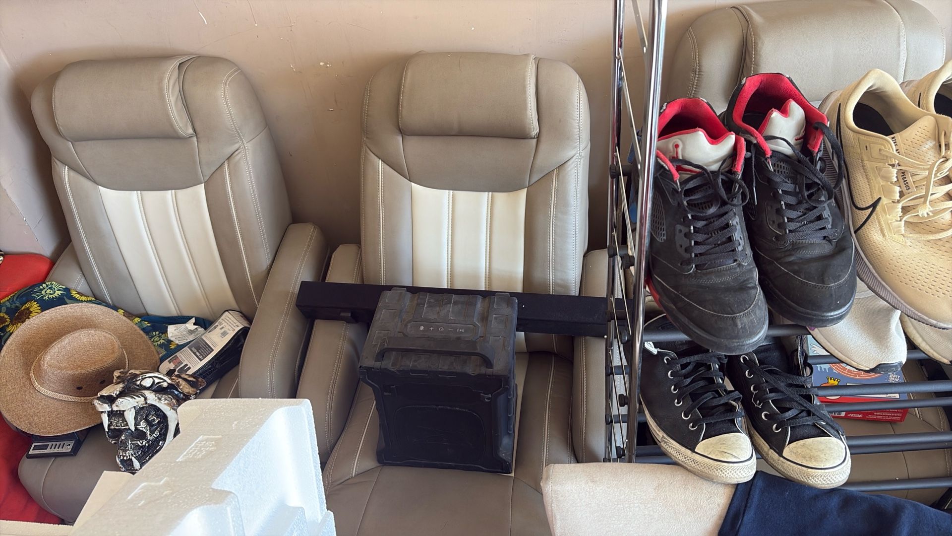 4 Leather tv Seats