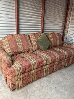 sofa thomasville never used