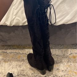 Size 10 Black insulated winter boots 